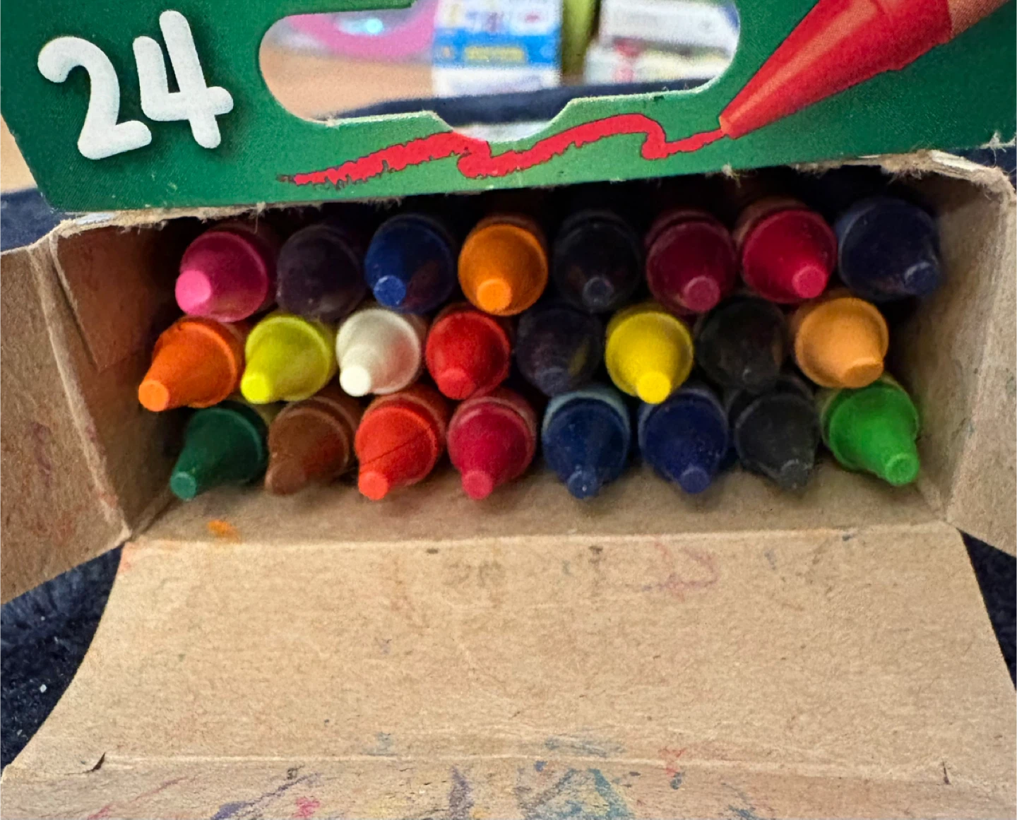 Crayola 24 Count Crayons - Non Toxic 🥕 - photo 2