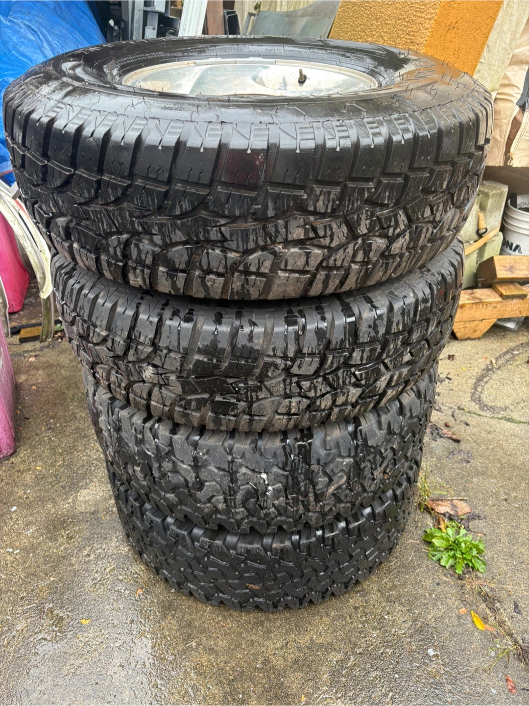 LT285/75R16 Conqueror Tire Set - photo 2