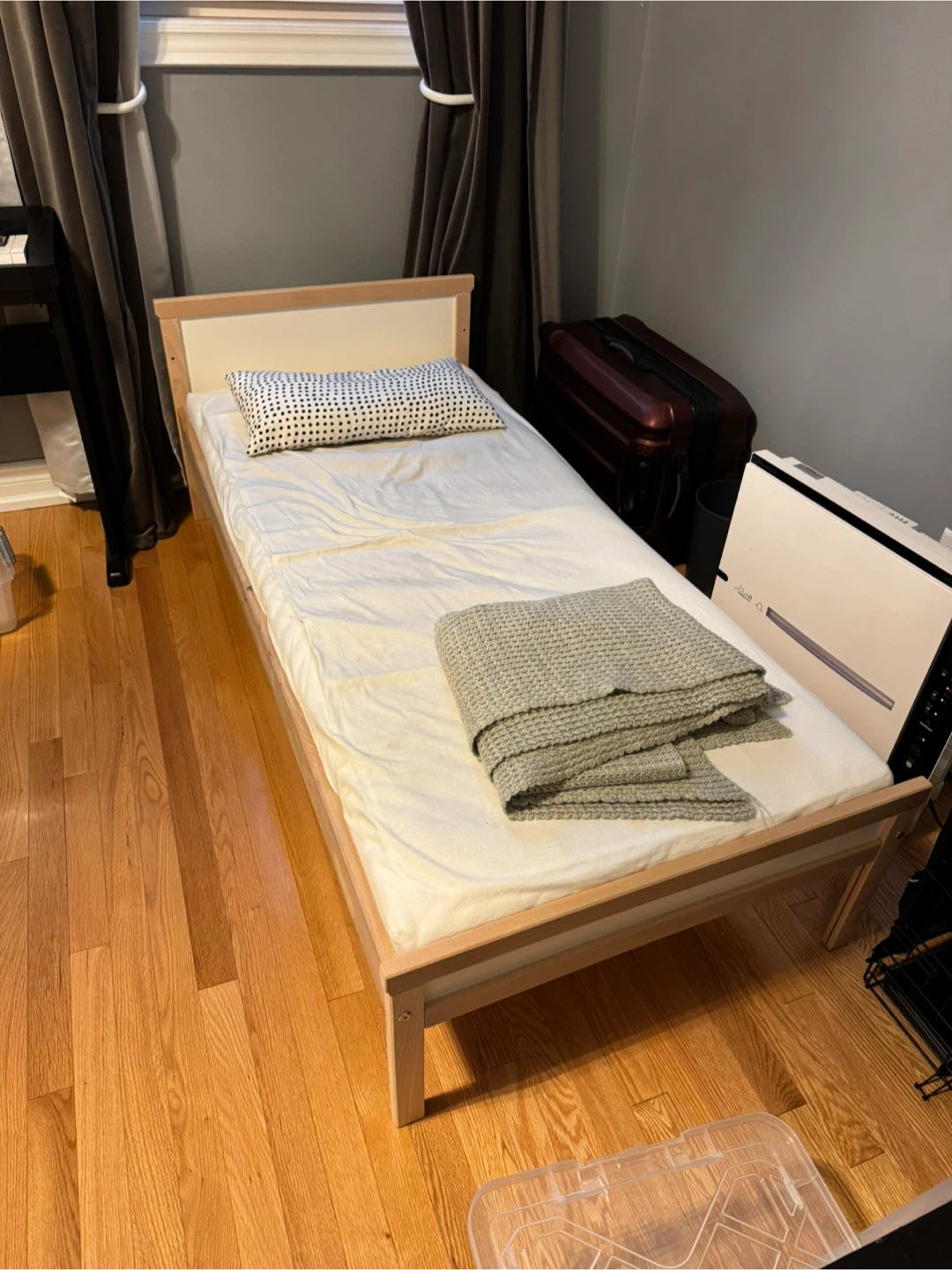 IKEA sniglar Single Bed Frame + mattress + mattress protector