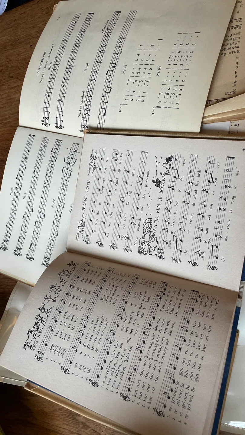Vintage Dutch children music books image indicator(2)