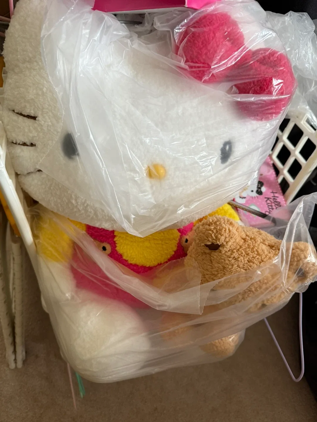 Hello Kitty Plush Toy 40 cm tall image indicator(2)