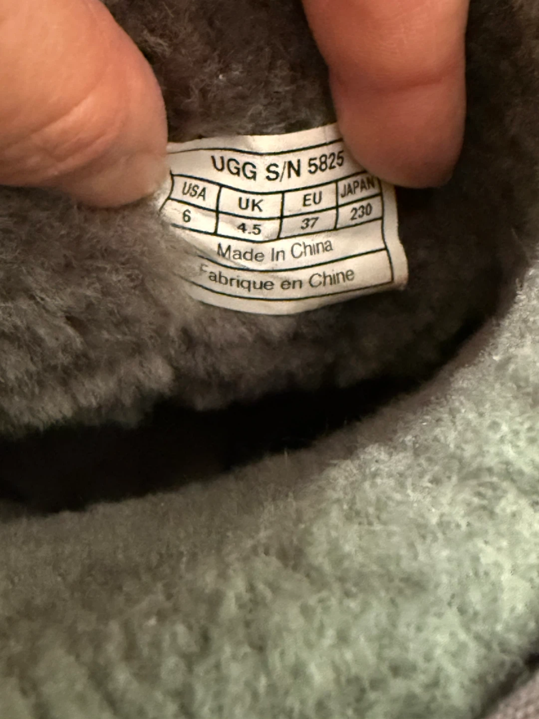 UGG Classic Short Boots - Size 6 - photo 3