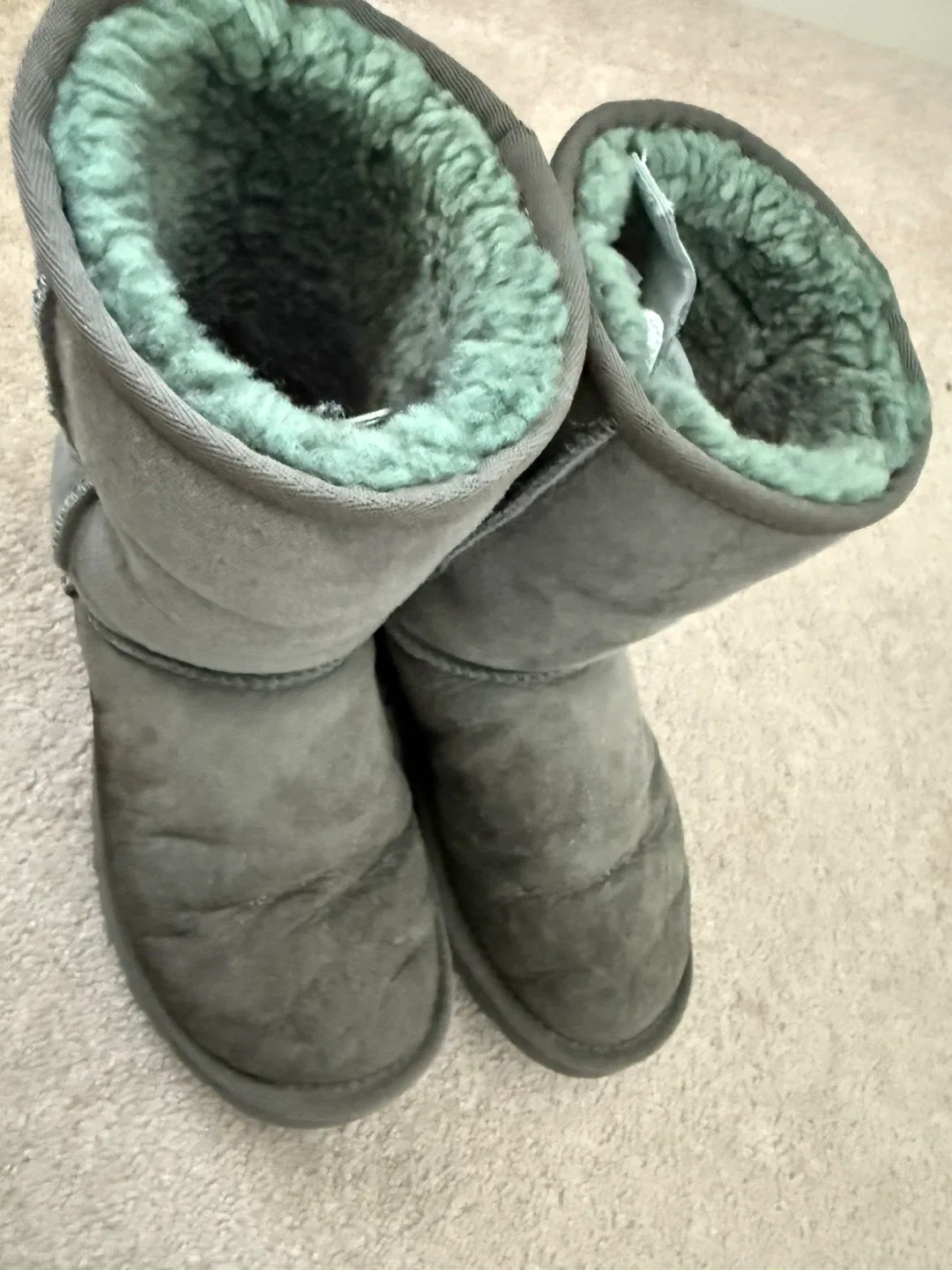 UGG Classic Short Boots - Size 6 thumbnail