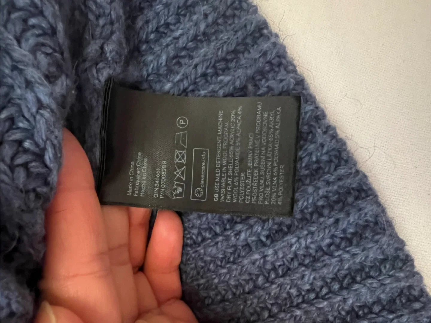 H&M Oversized Blue Knit Sweater image indicator(2)