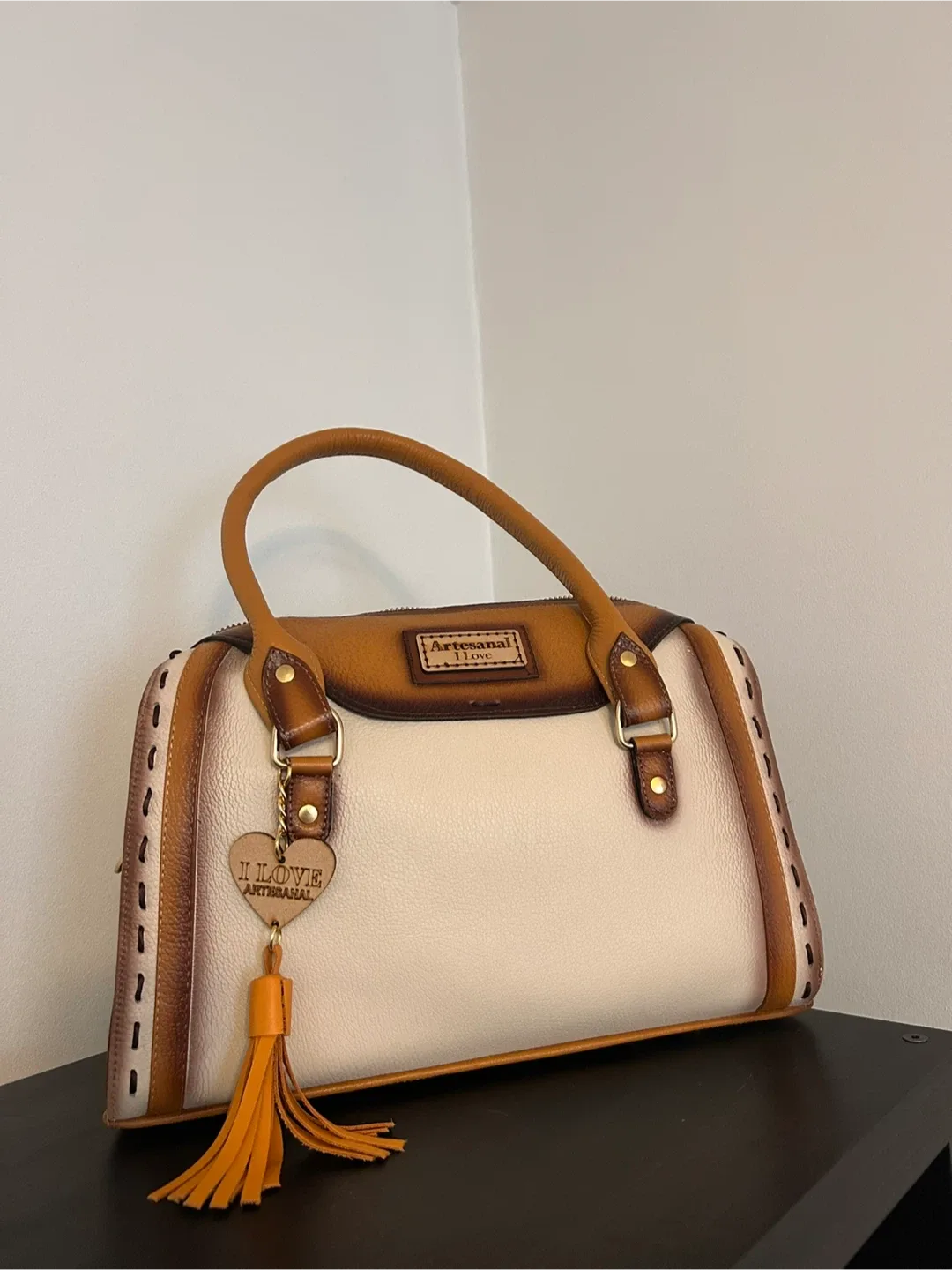 Artisanal Leather Handbags & Wallet image indicator(7)