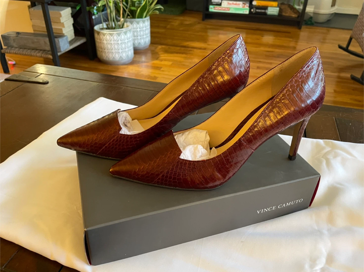 Vince Camuto Burgundy Croc Embossed Leather Heels, Size 7.5M - photo 5