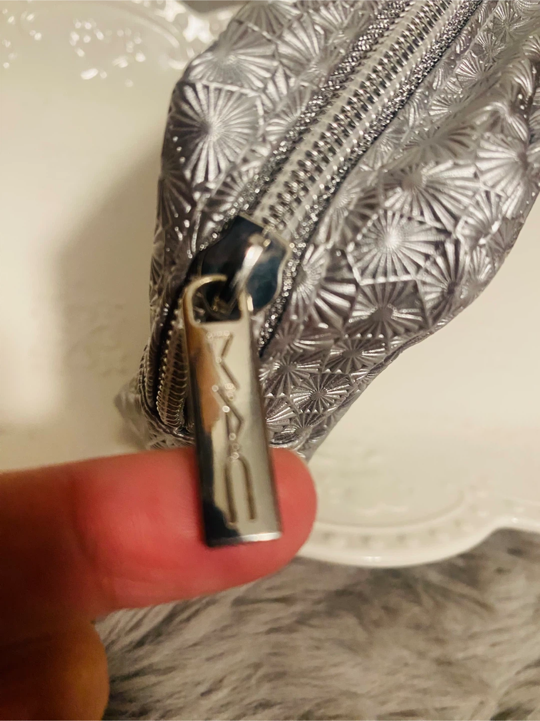 New MAC Holiday Bag - Silver - photo 3