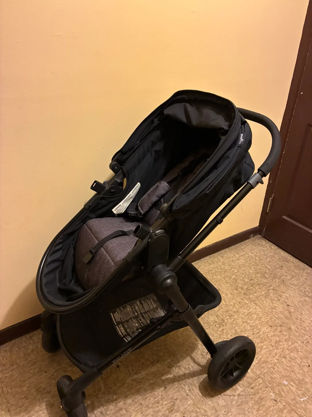 Evenflo Pivot Travel System image indicator(7)