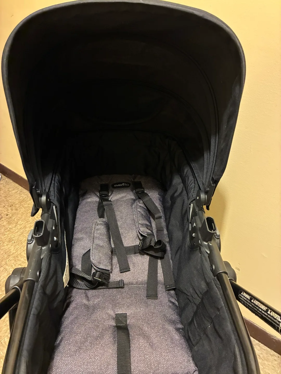 Evenflo Pivot Travel System image indicator(10)