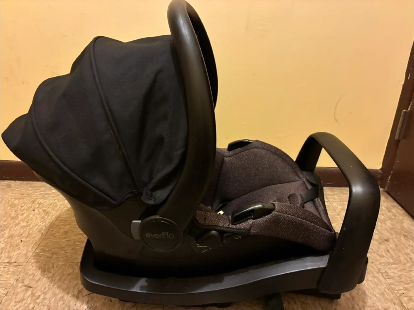 Evenflo Pivot Travel System image indicator(3)