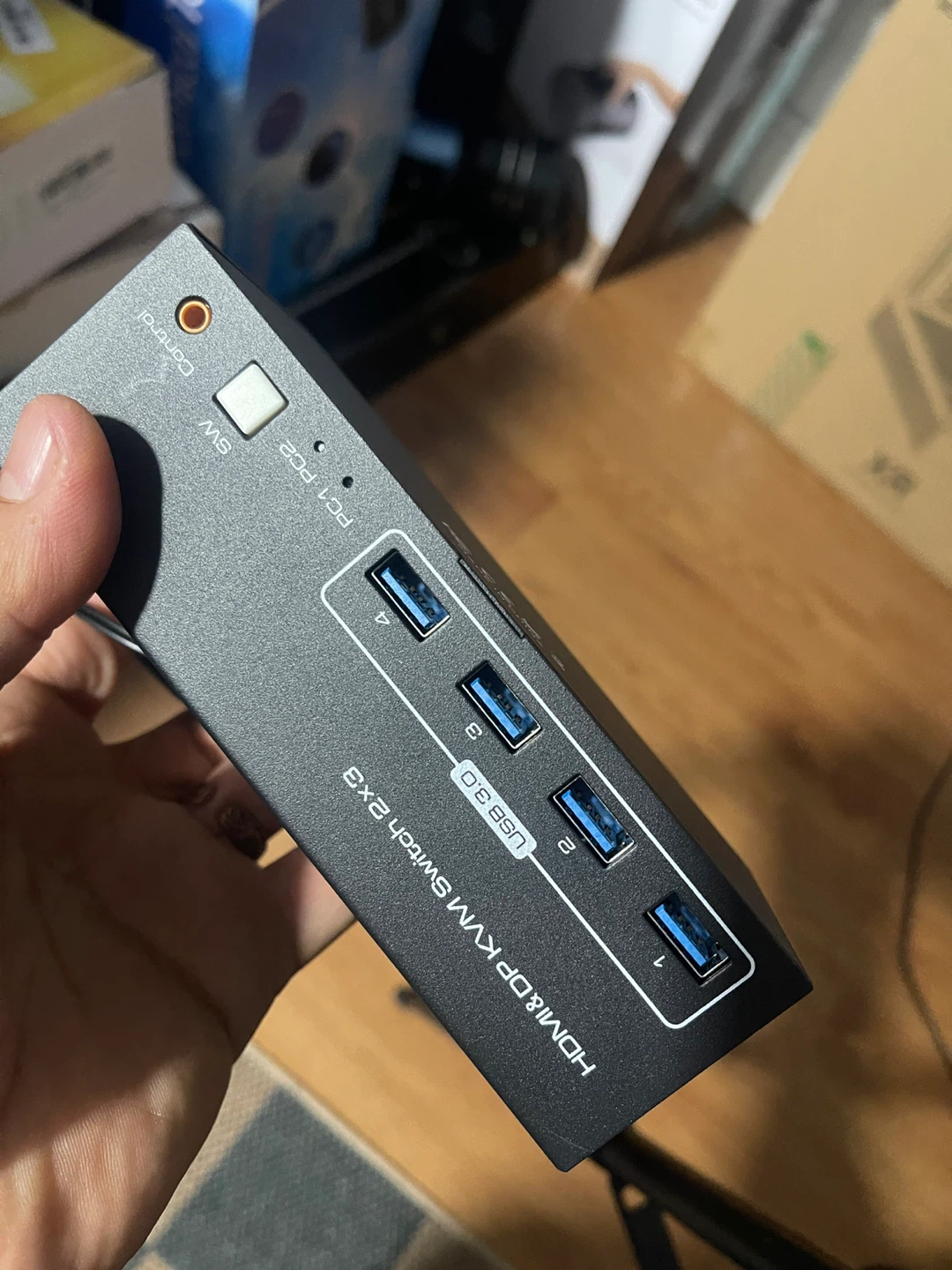 HDMI&DP KVM Switch 2x3 - 3-Channel Monitor - photo 2