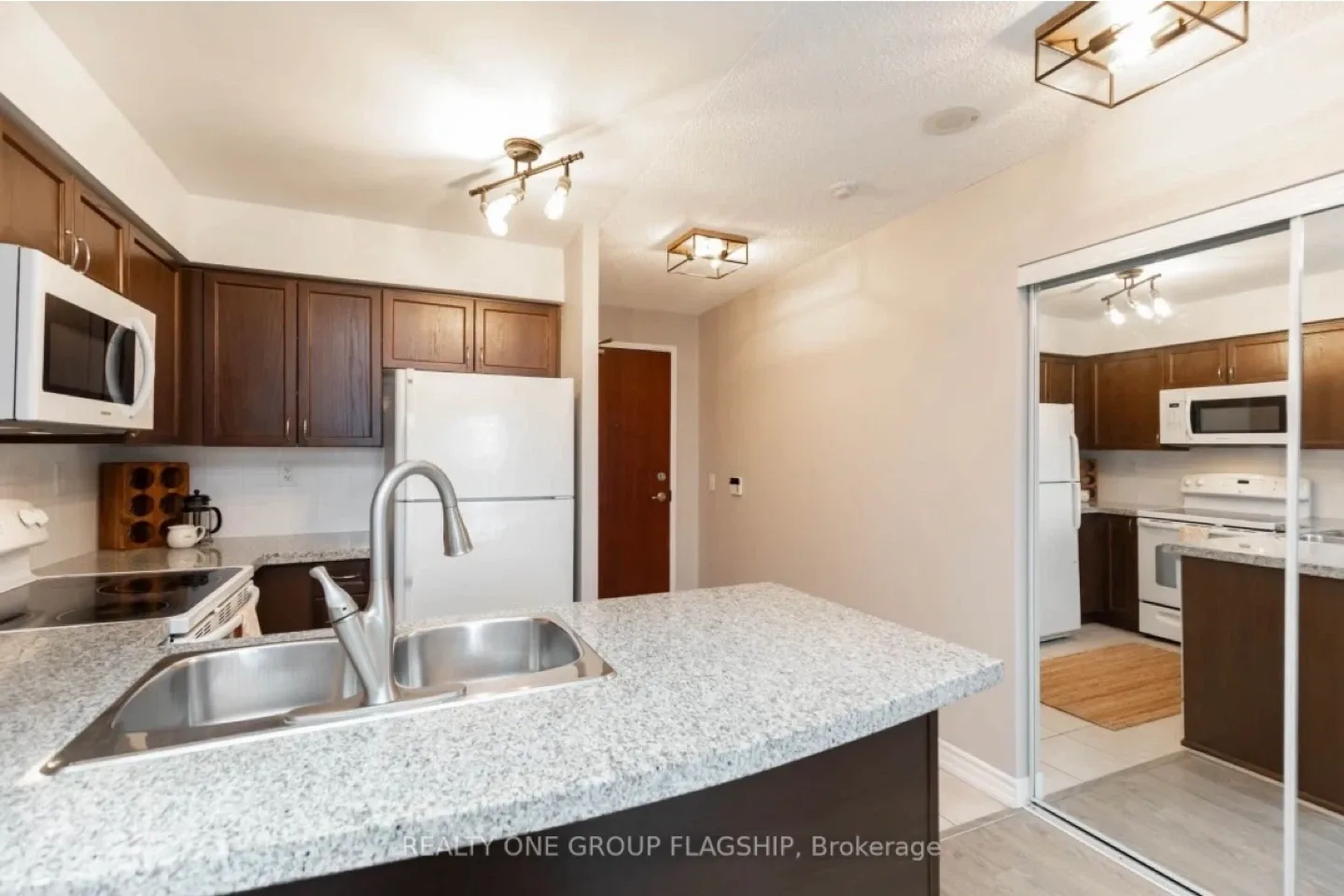 Condo for Rent - immediate availability image indicator(3)