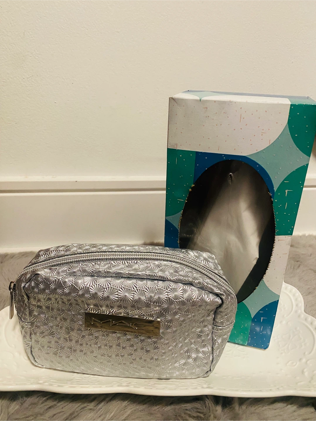 New MAC Holiday Bag + New Mac Dazzleshadow Liquid - photo 5