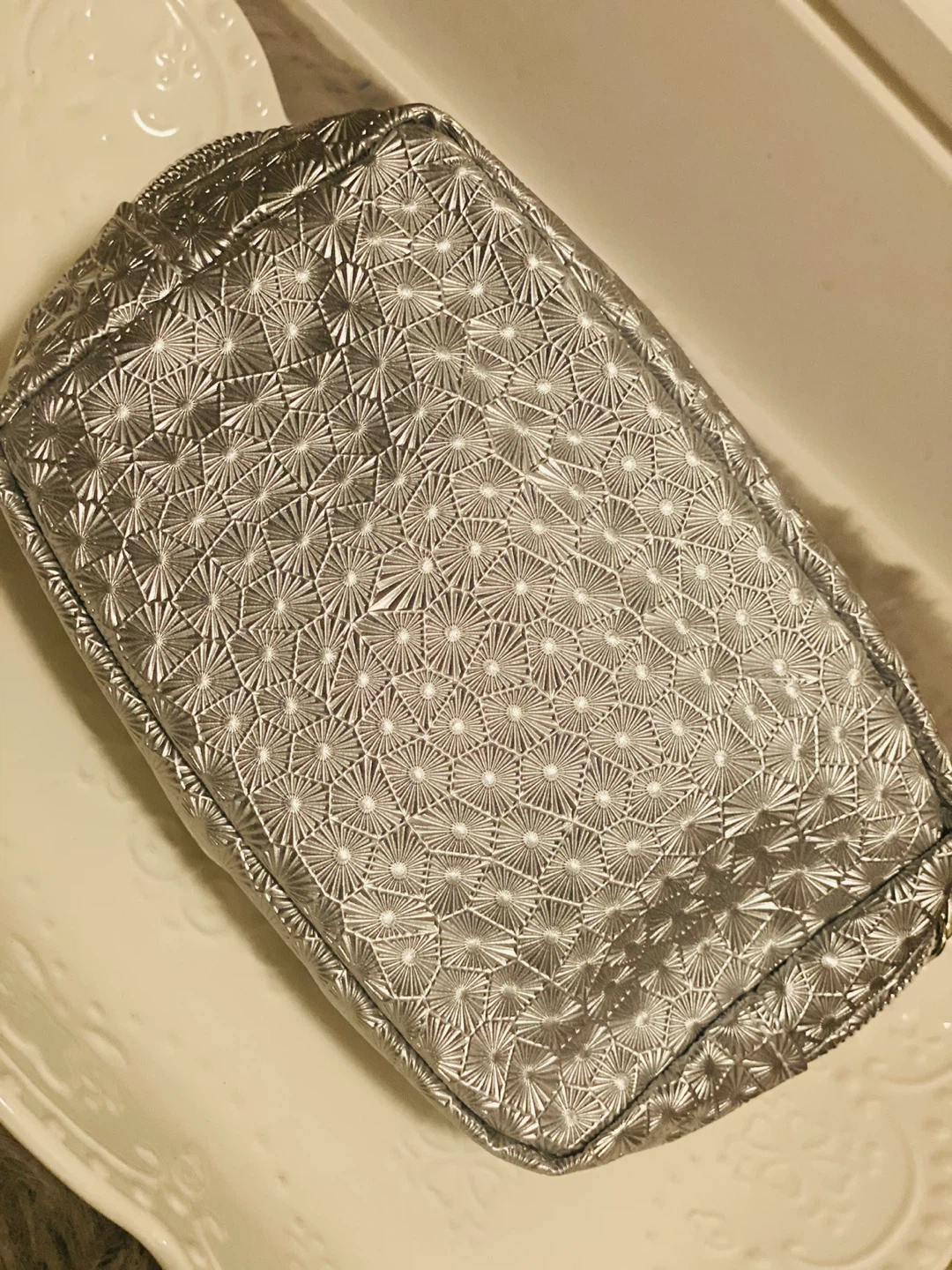 New MAC Holiday Bag + New Mac Dazzleshadow Liquid - photo 3