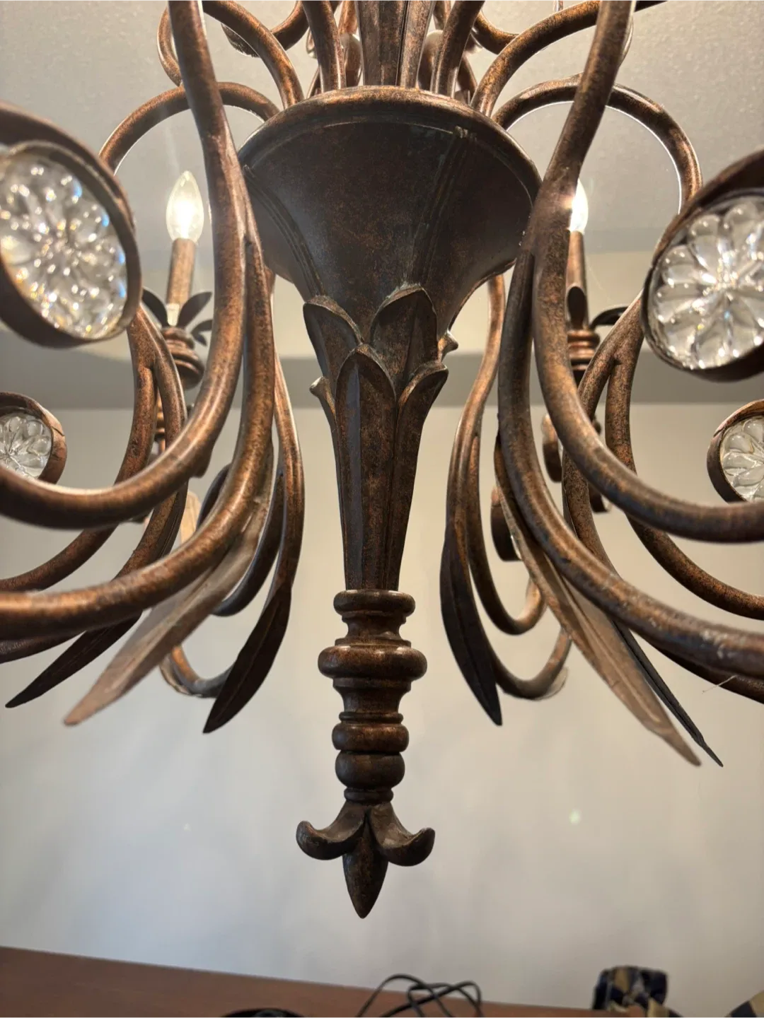 Bronze chandelier image indicator(6)