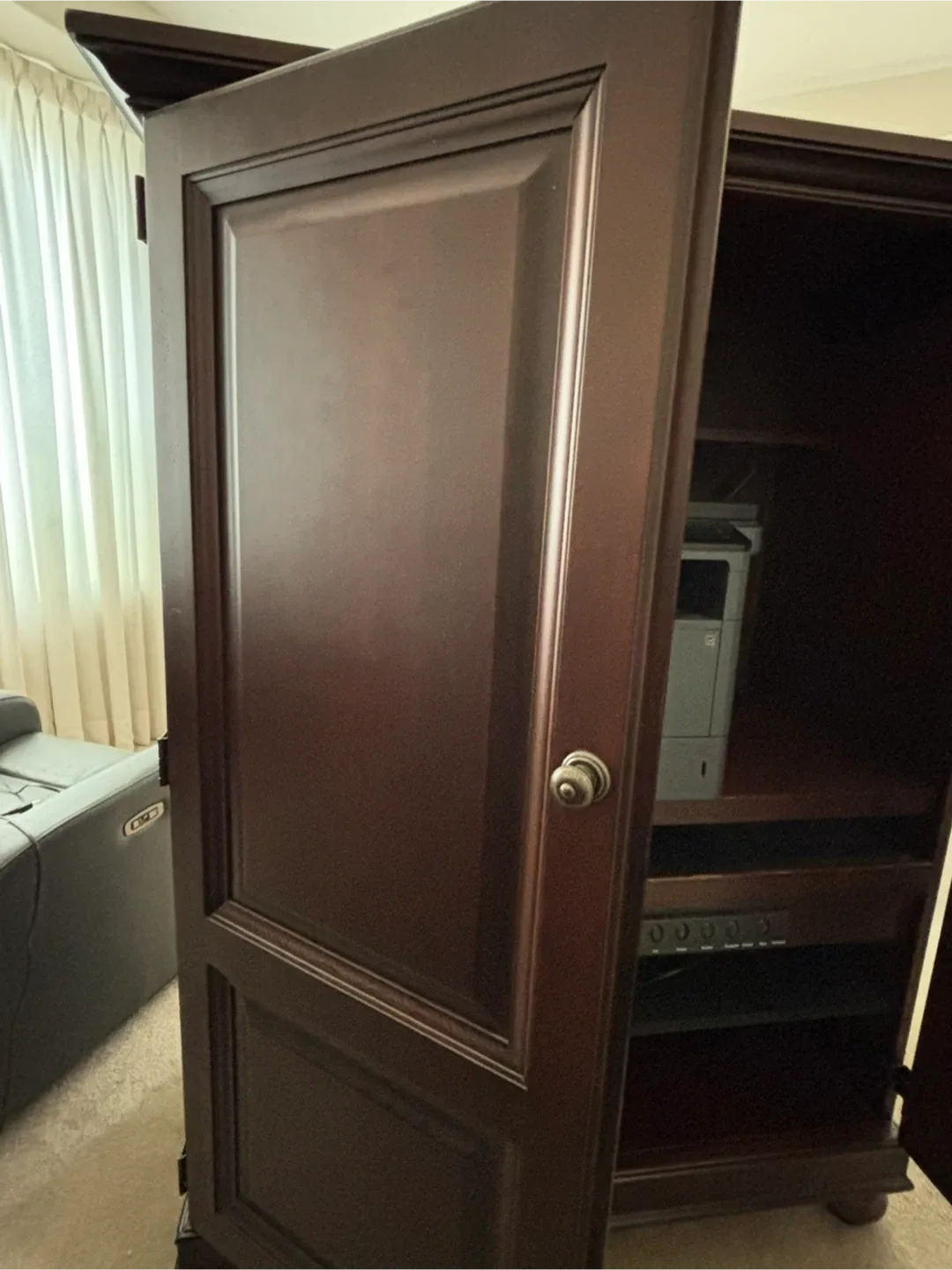 Wooden computer Armoire image indicator(2)