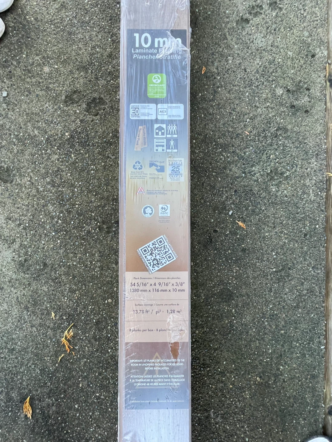 12 boxes of 10mm Laminate Flooring - photo 2