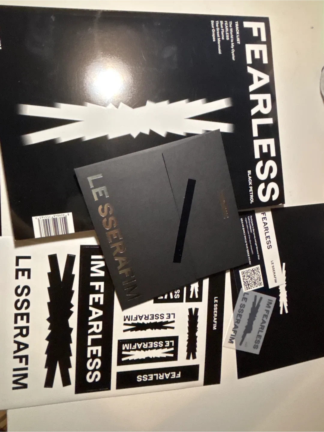 LE SSERAFIM FEARLESS Black Petrol Album image indicator(2)