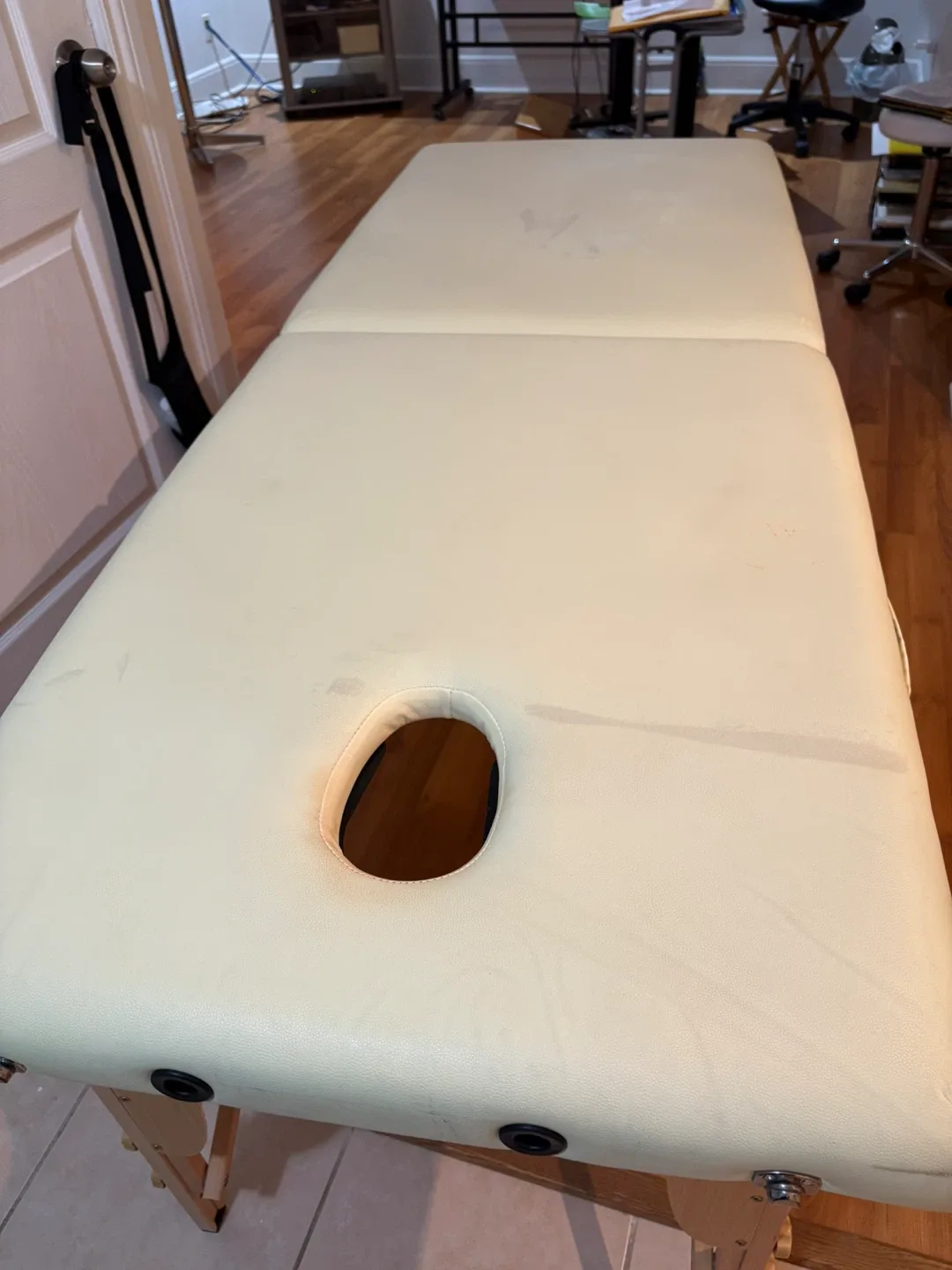 Greenlife Massage Table image indicator(3)