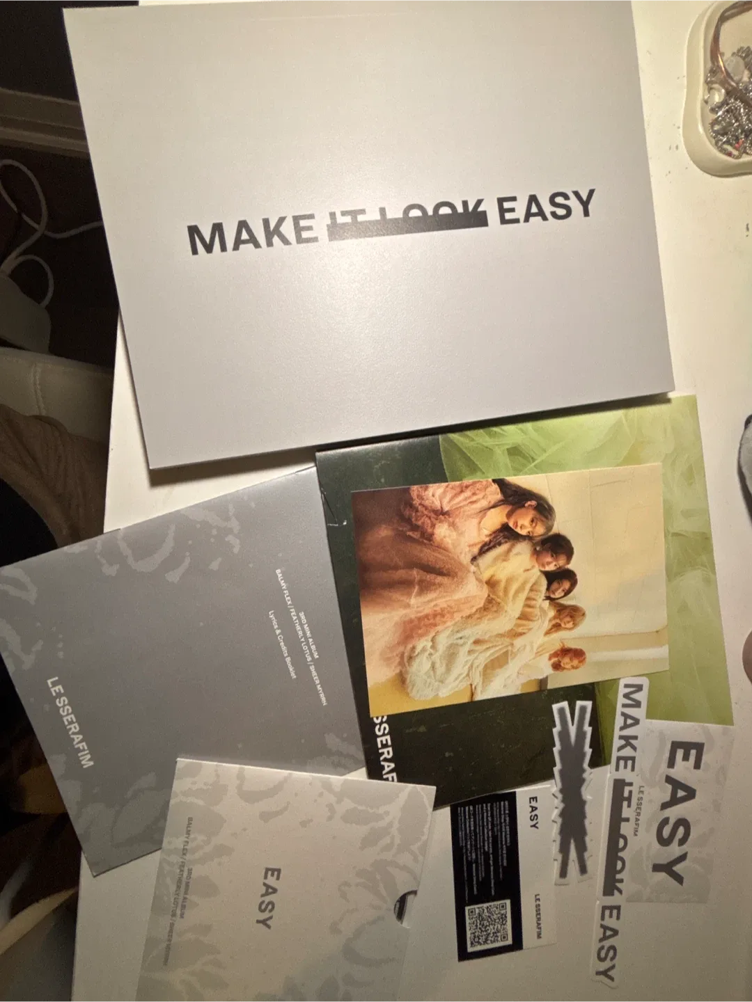 LE SSERAFIM EASY 3rd Mini Album image indicator(2)