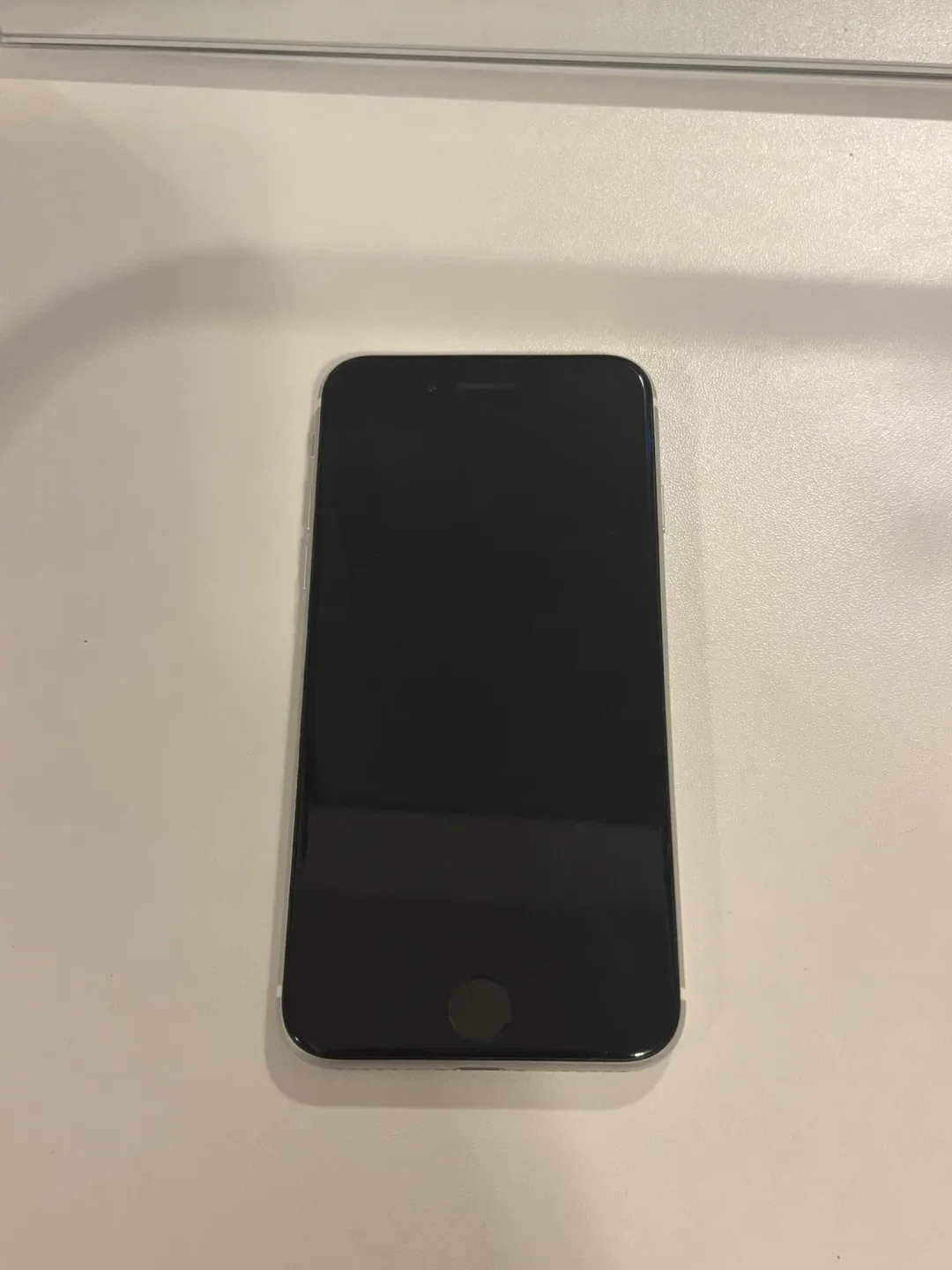 Apple iPhone SE (2nd generation) - White image indicator(2)