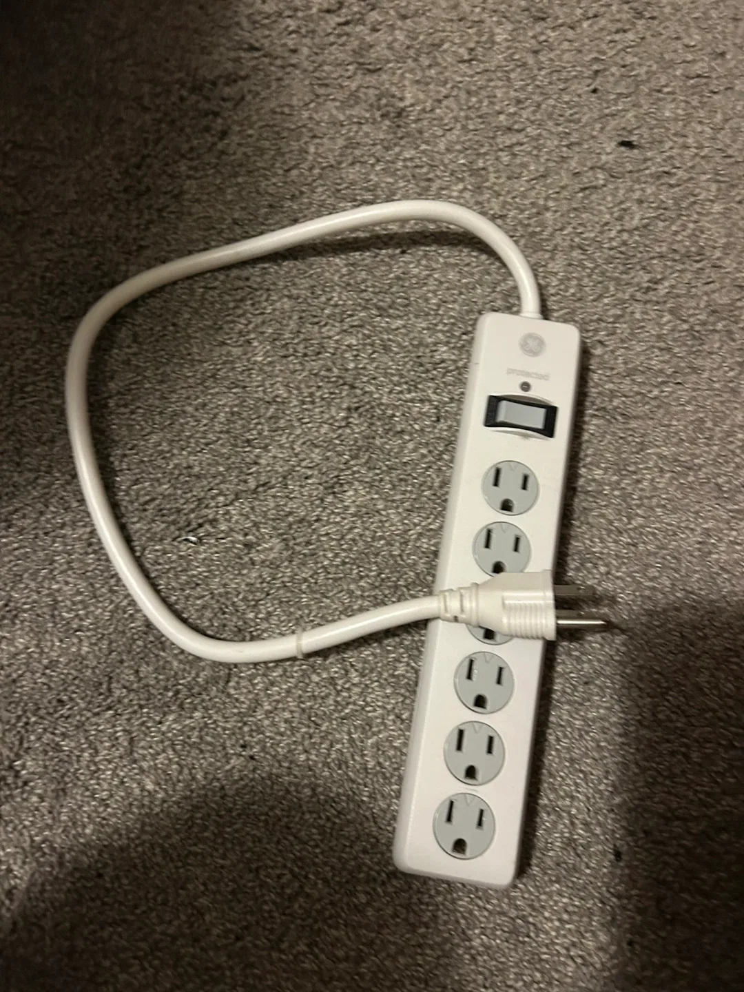 GE Protected 6-Outlet Power Strip image indicator(2)