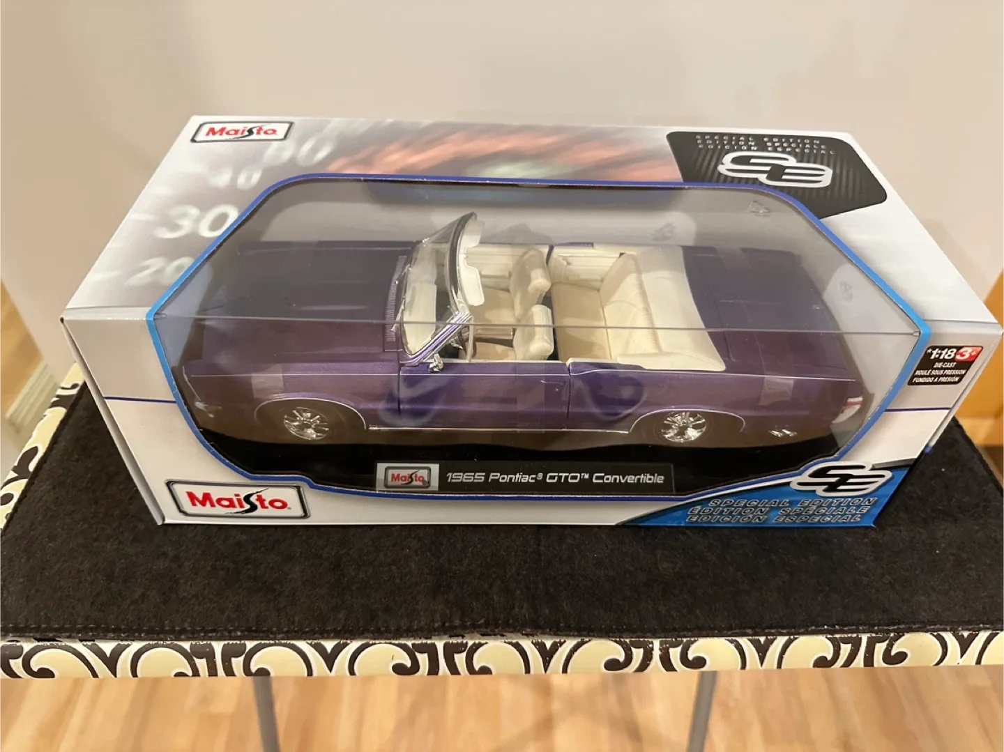 Maisto 1965 Pontiac GTO Convertible 1:18 Scale thumbnail