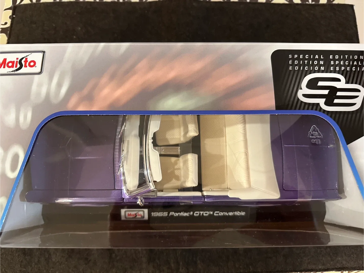 Maisto 1965 Pontiac GTO Convertible 1:18 Scale image indicator(3)