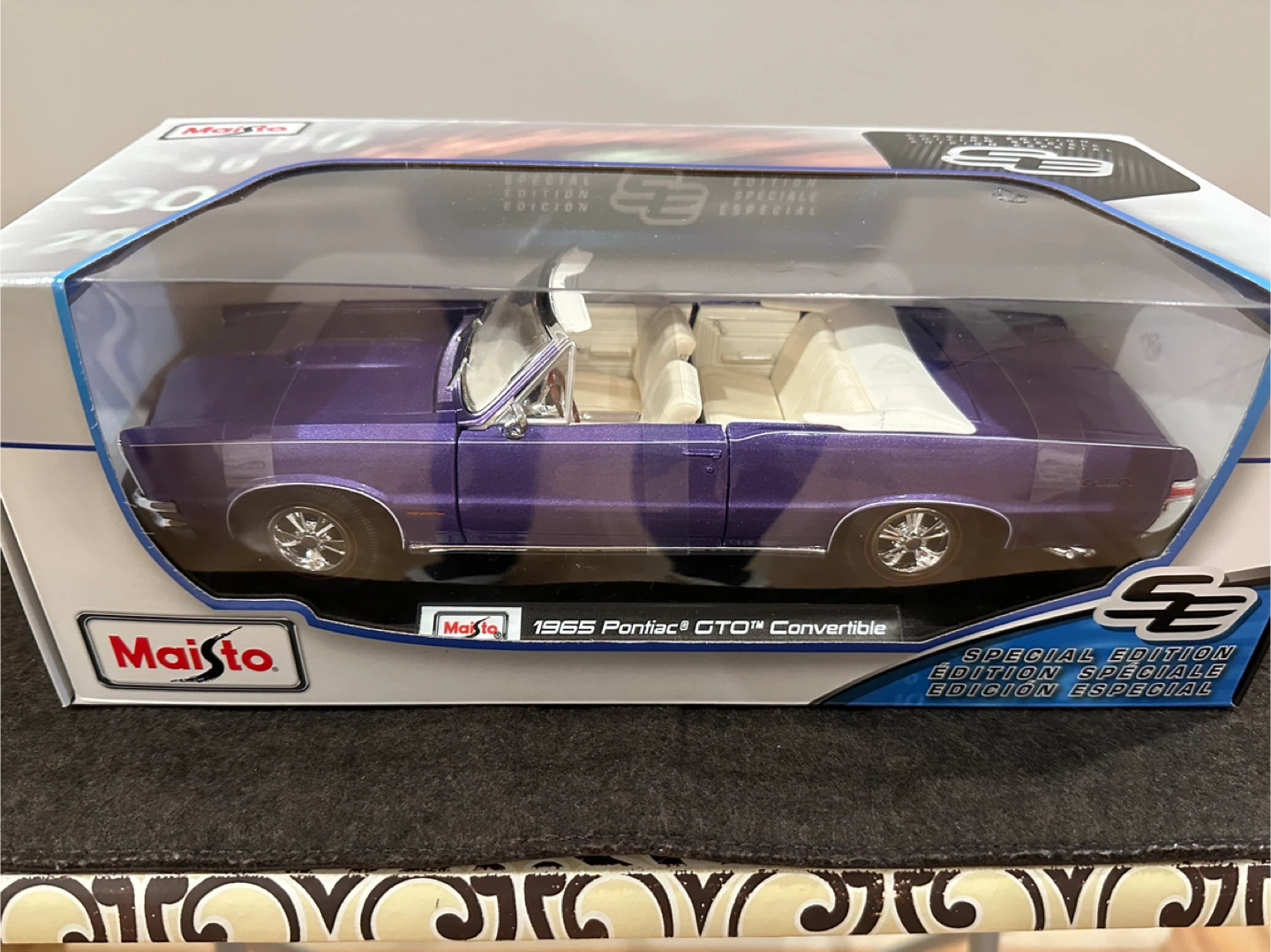 Maisto 1965 Pontiac GTO Convertible 1:18 Scale - photo 4