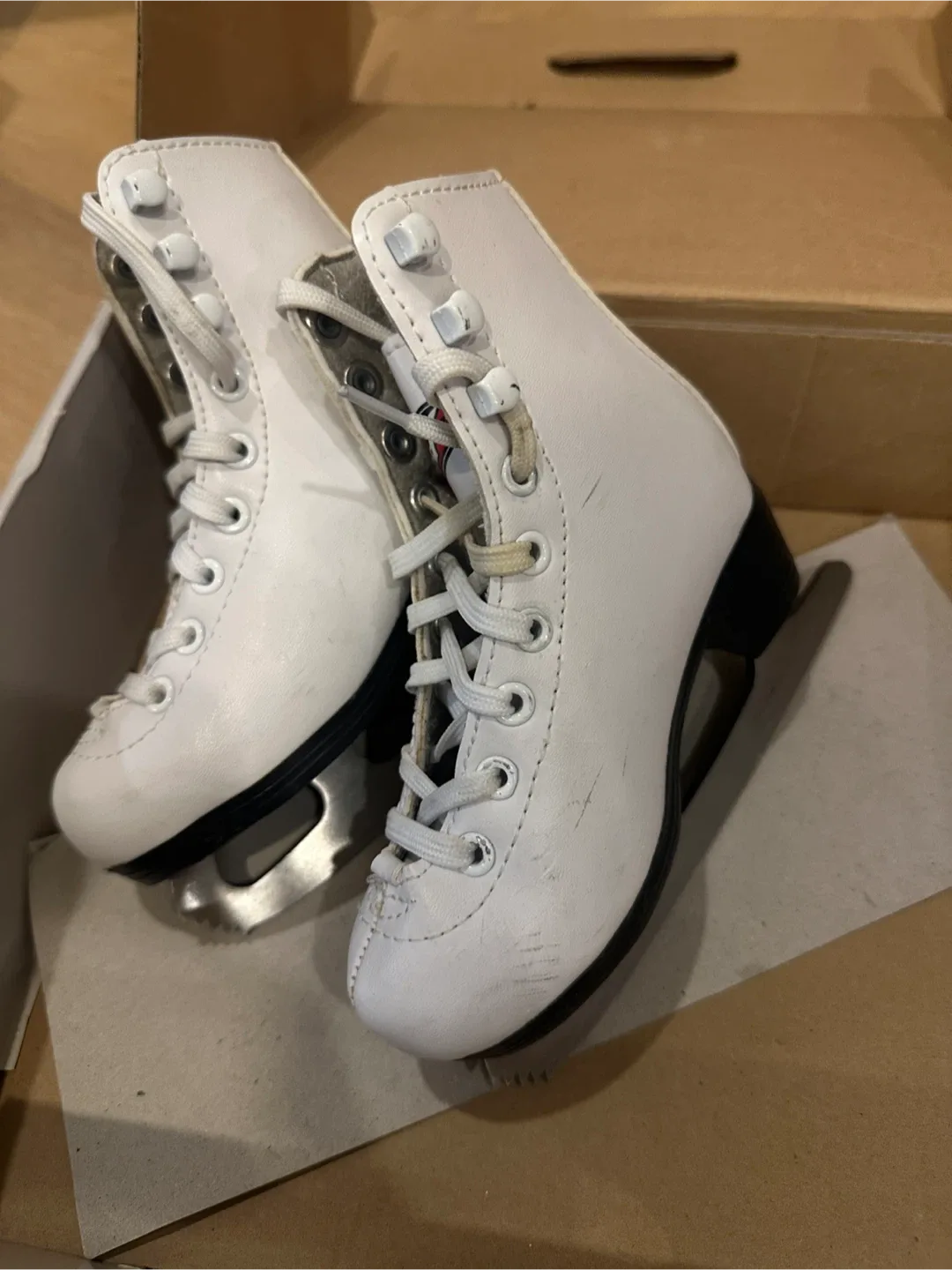 Hespeler H11-HFSY Girls Figure Skates - Size Y8 image indicator(2)