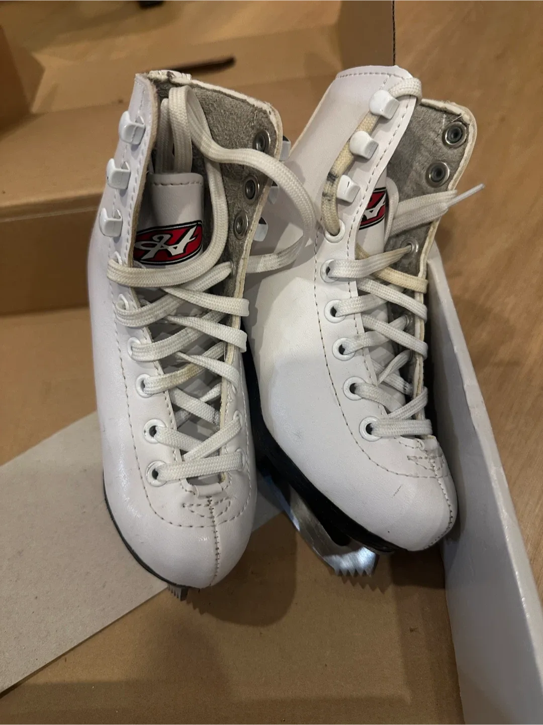 Hespeler H11-HFSY Girls Figure Skates - Size Y8 image indicator(3)