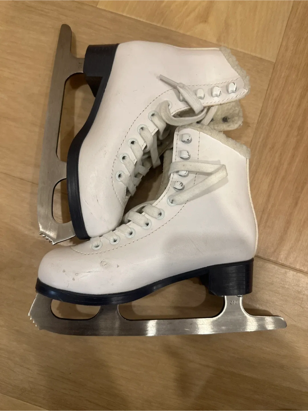 Cameo Jackson Ice Skates - Size 1 image indicator(2)