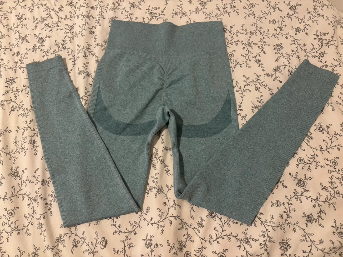 2-Piece Workout Set image indicator(4)