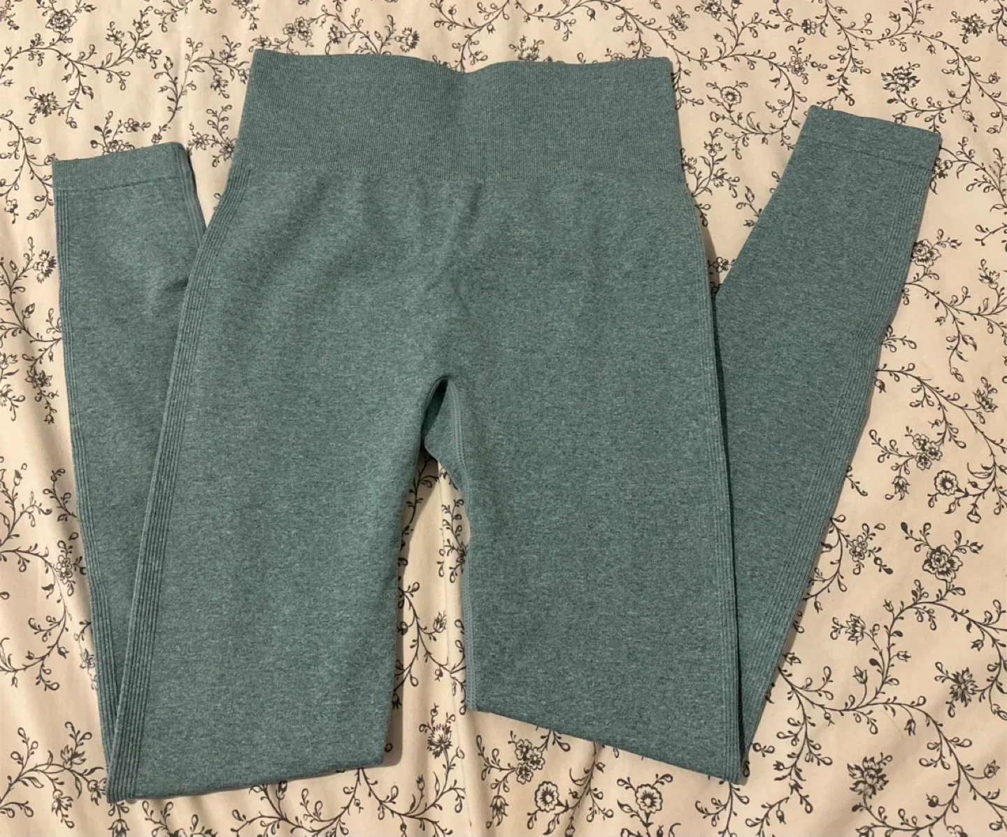 2-Piece Workout Set image indicator(3)