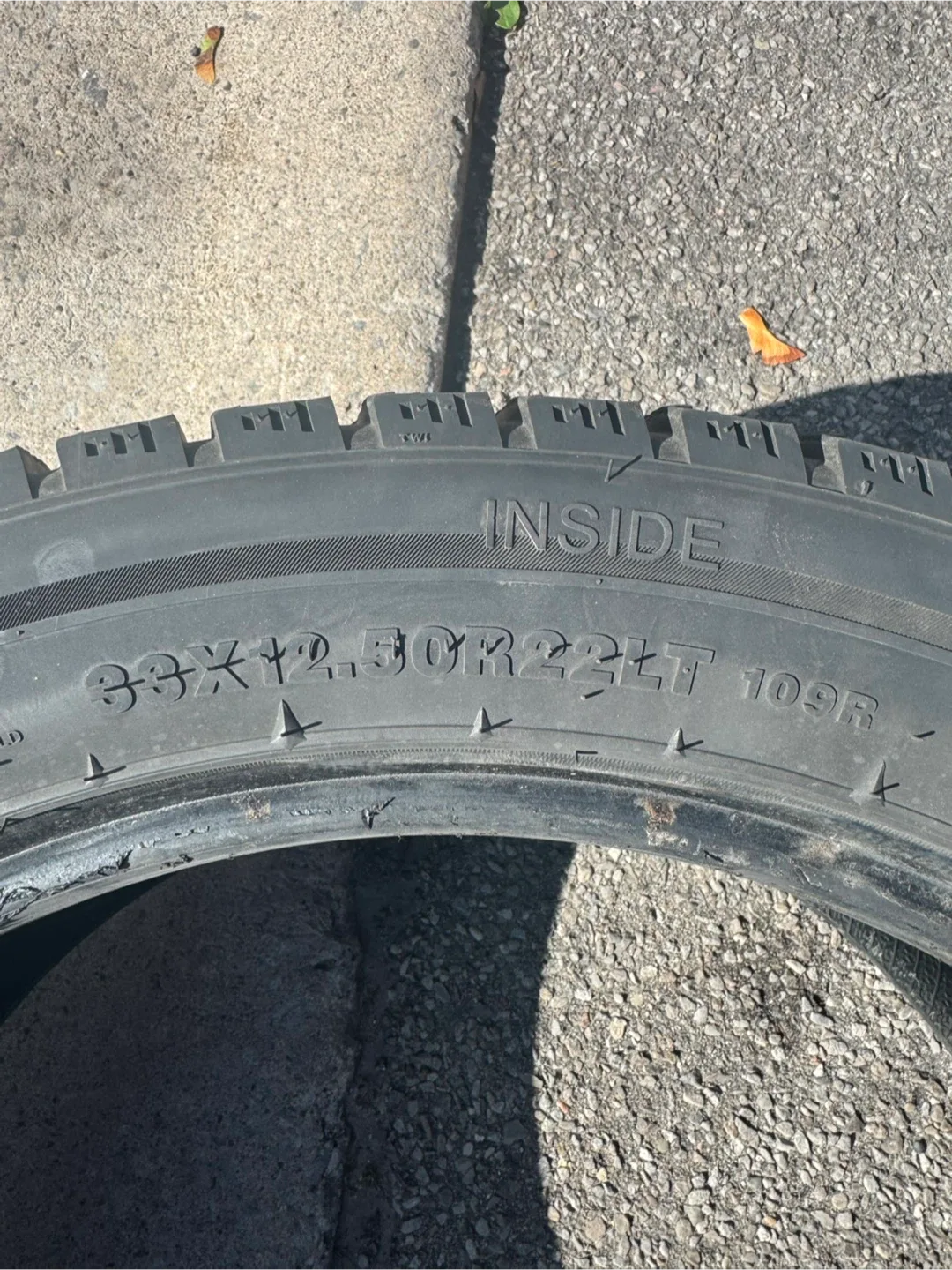 Venom Power Ice Hunter Winter Tires 33x12.50R22LT image indicator(3)