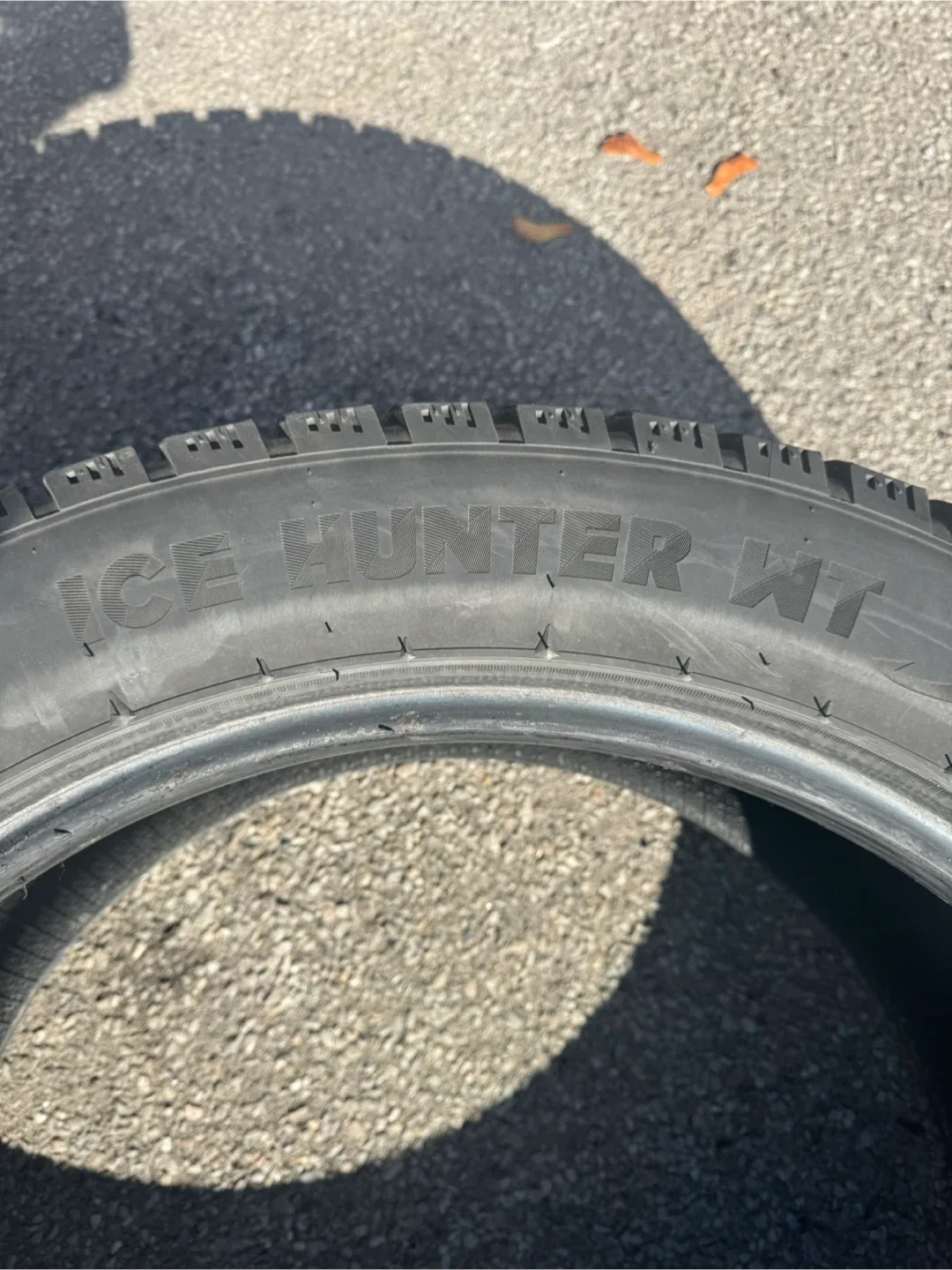 Venom Power Ice Hunter Winter Tires 33x12.50R22LT image indicator(2)