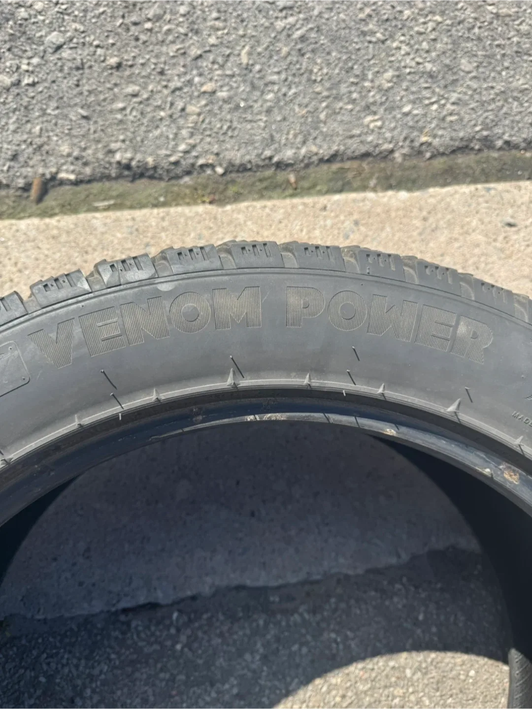 Venom Power Ice Hunter Winter Tires 33x12.50R22LT image indicator(4)