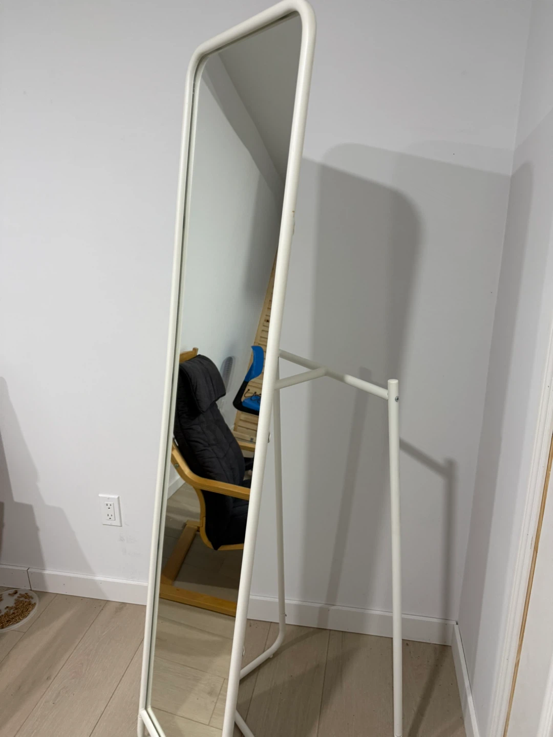 White Standing Mirror - photo 2