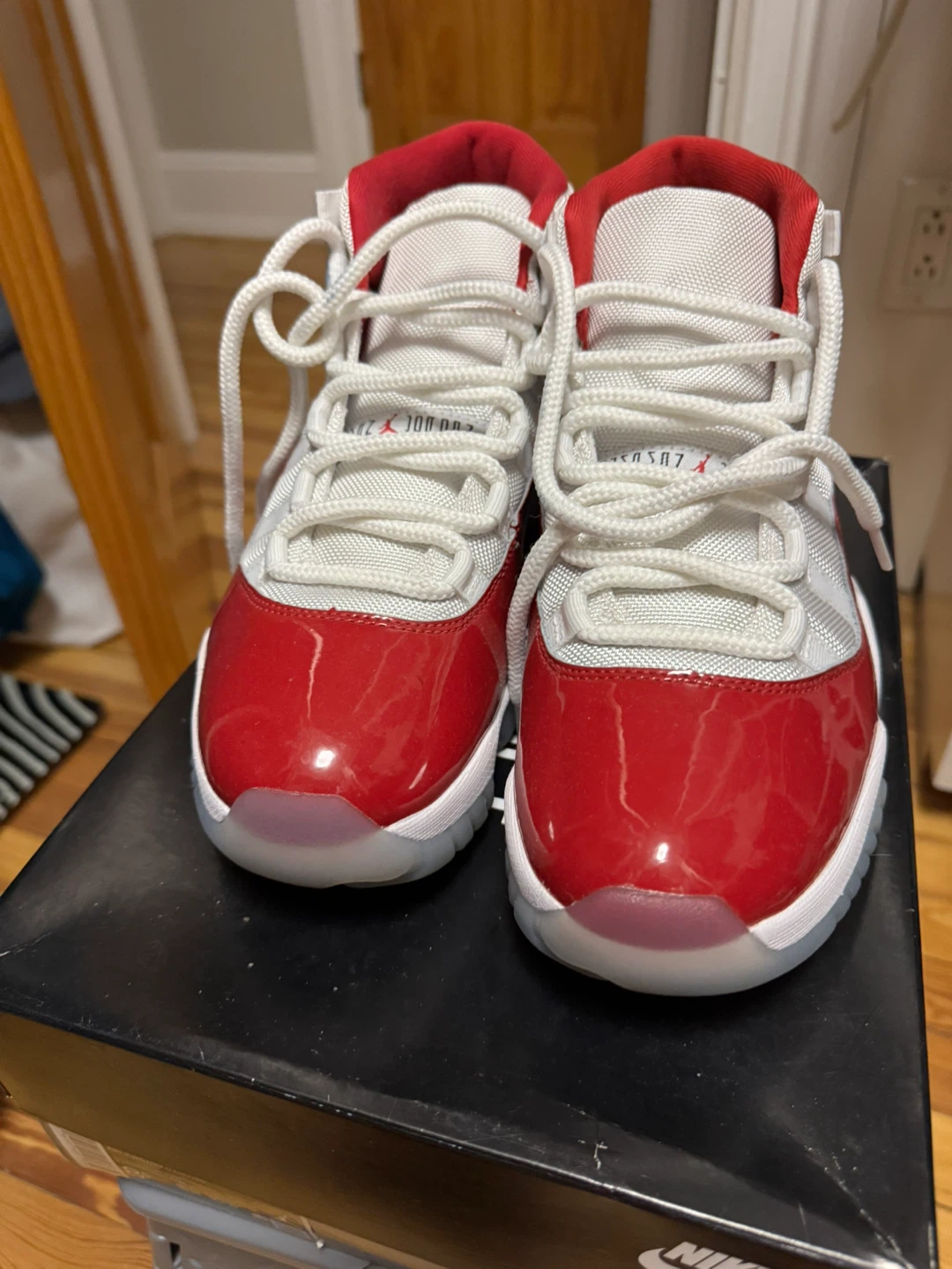 Air Jordan 11 Retro Cherry Size 8.5 - photo 2