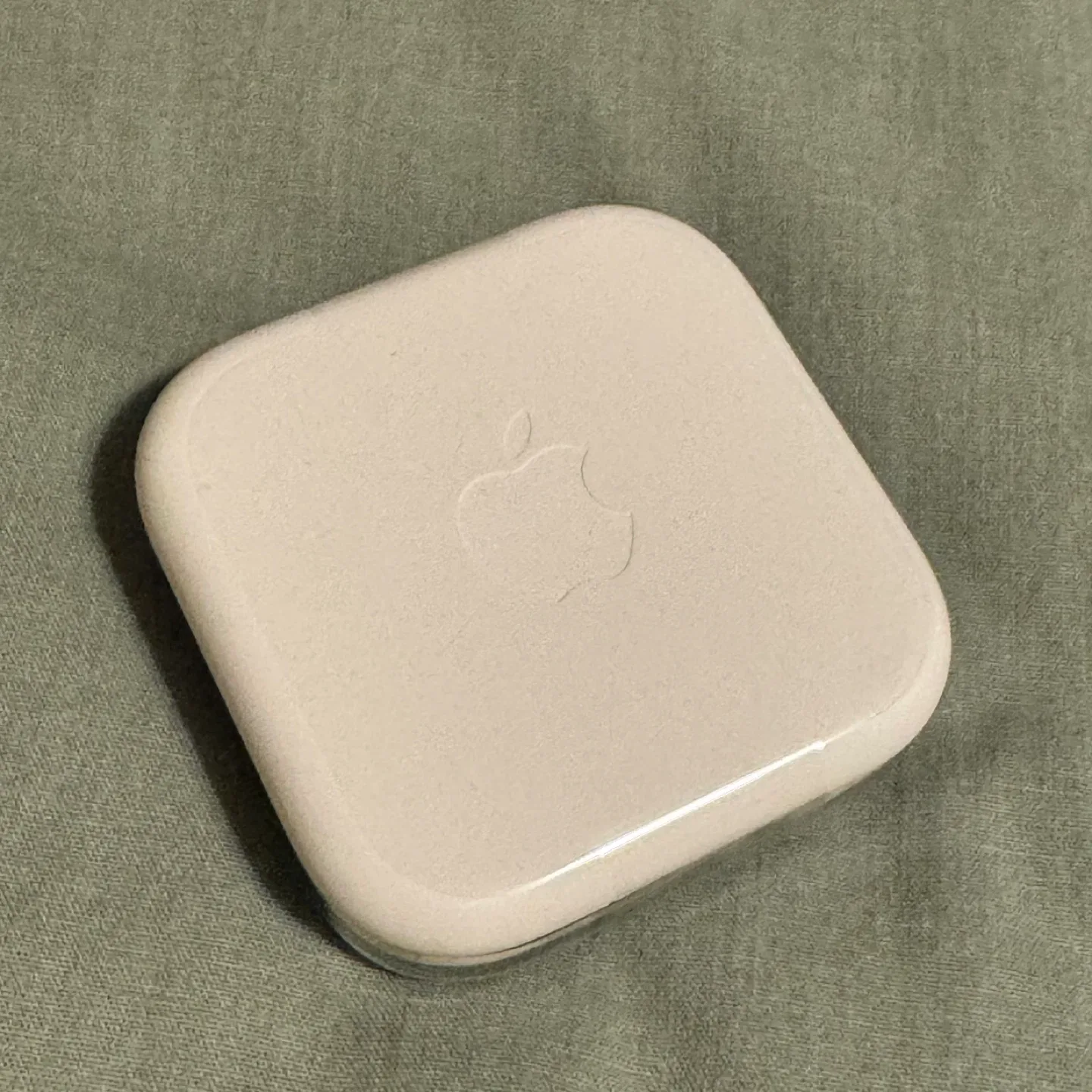 Apple EarPods with 3.5mm Headphone Plug - New image indicator(2)