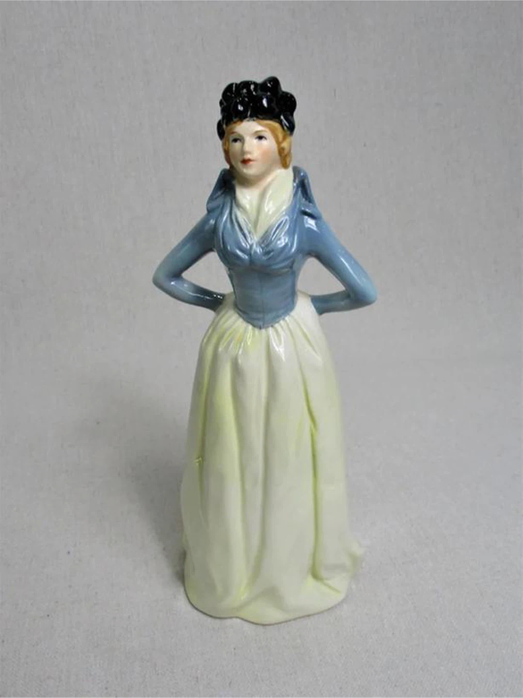 4 RARE 8-inch Goebel Hummel 1970s Figurines - photo 4