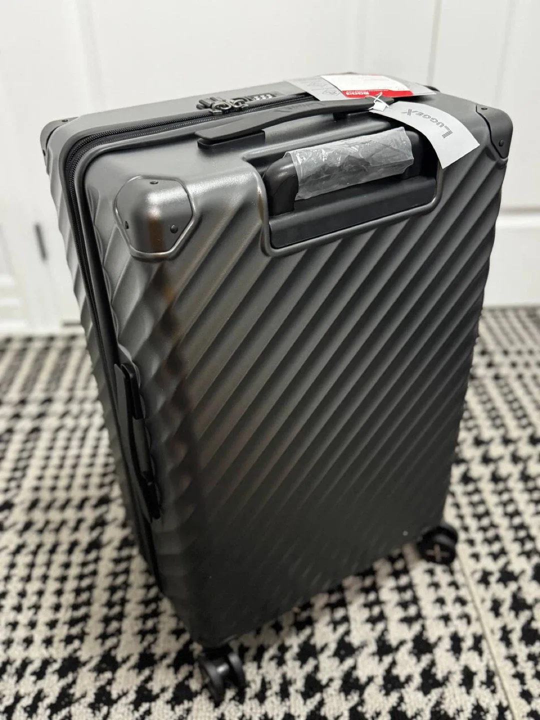 🧳 LUGGEX 24” Suitcase – Charcoal Metallic ✨ image indicator(2)