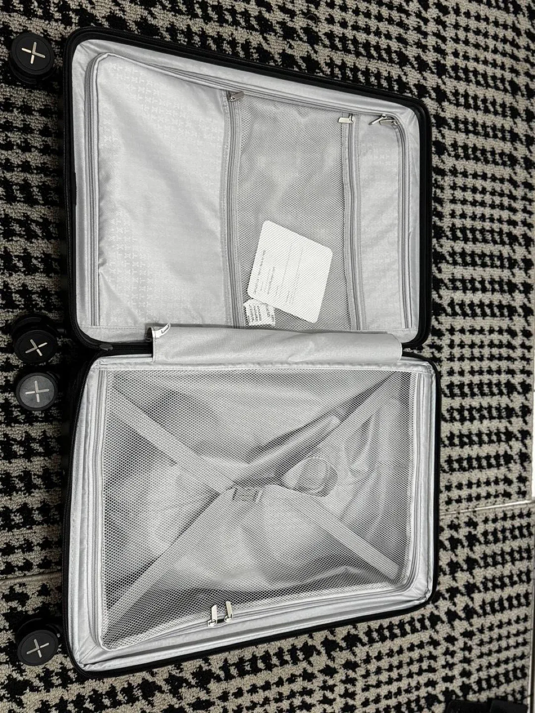 🧳 LUGGEX 24” Suitcase – Charcoal Metallic ✨ image indicator(3)