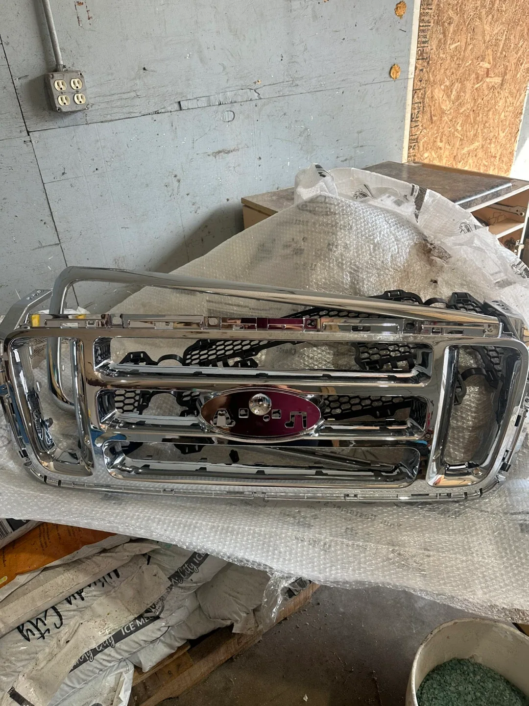 Garage-Pro Grille Assembly for Ford F-250/350 Super Duty image indicator(6)