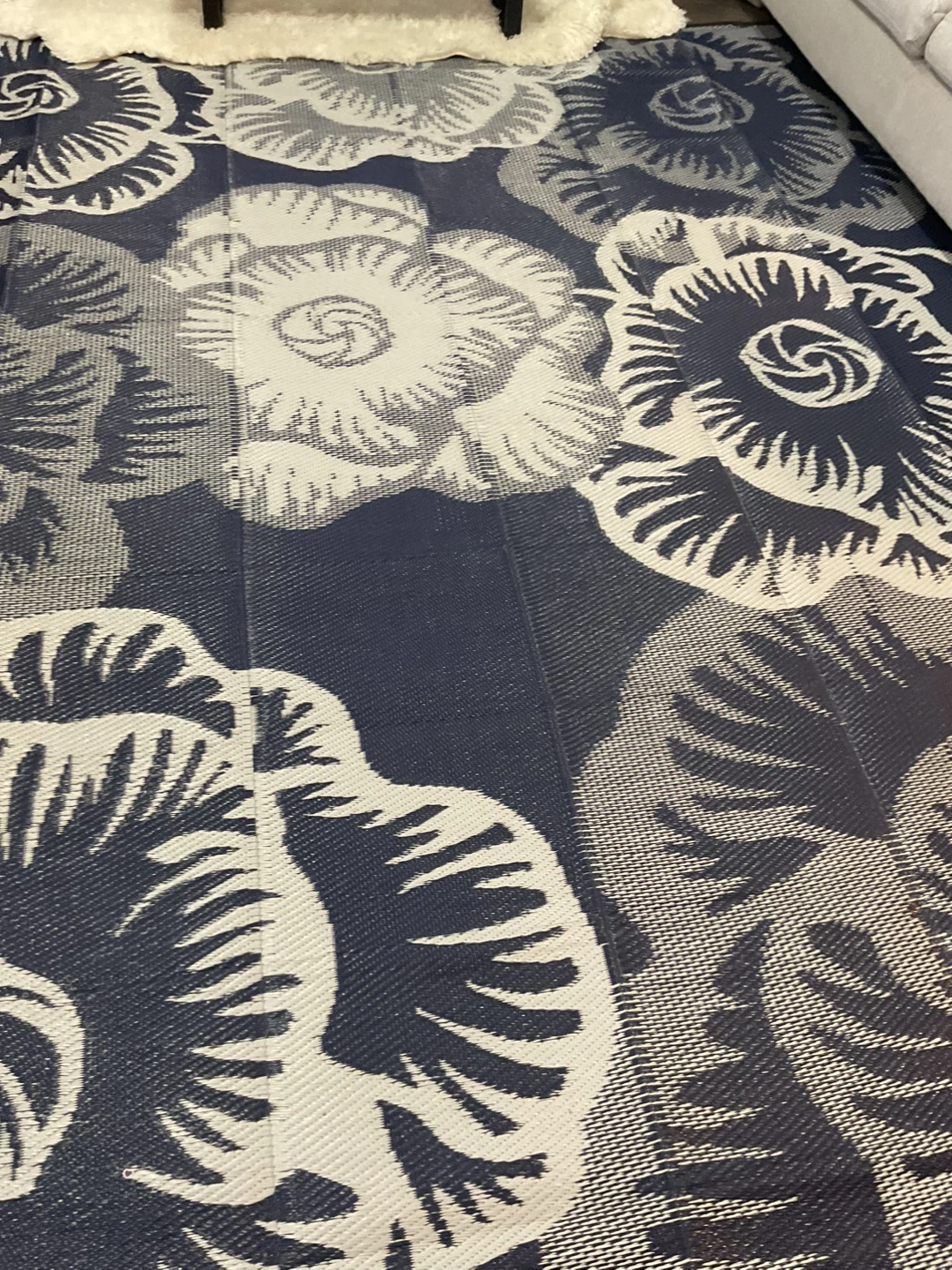Navy & White Floral Outdoor Rug - photo 3