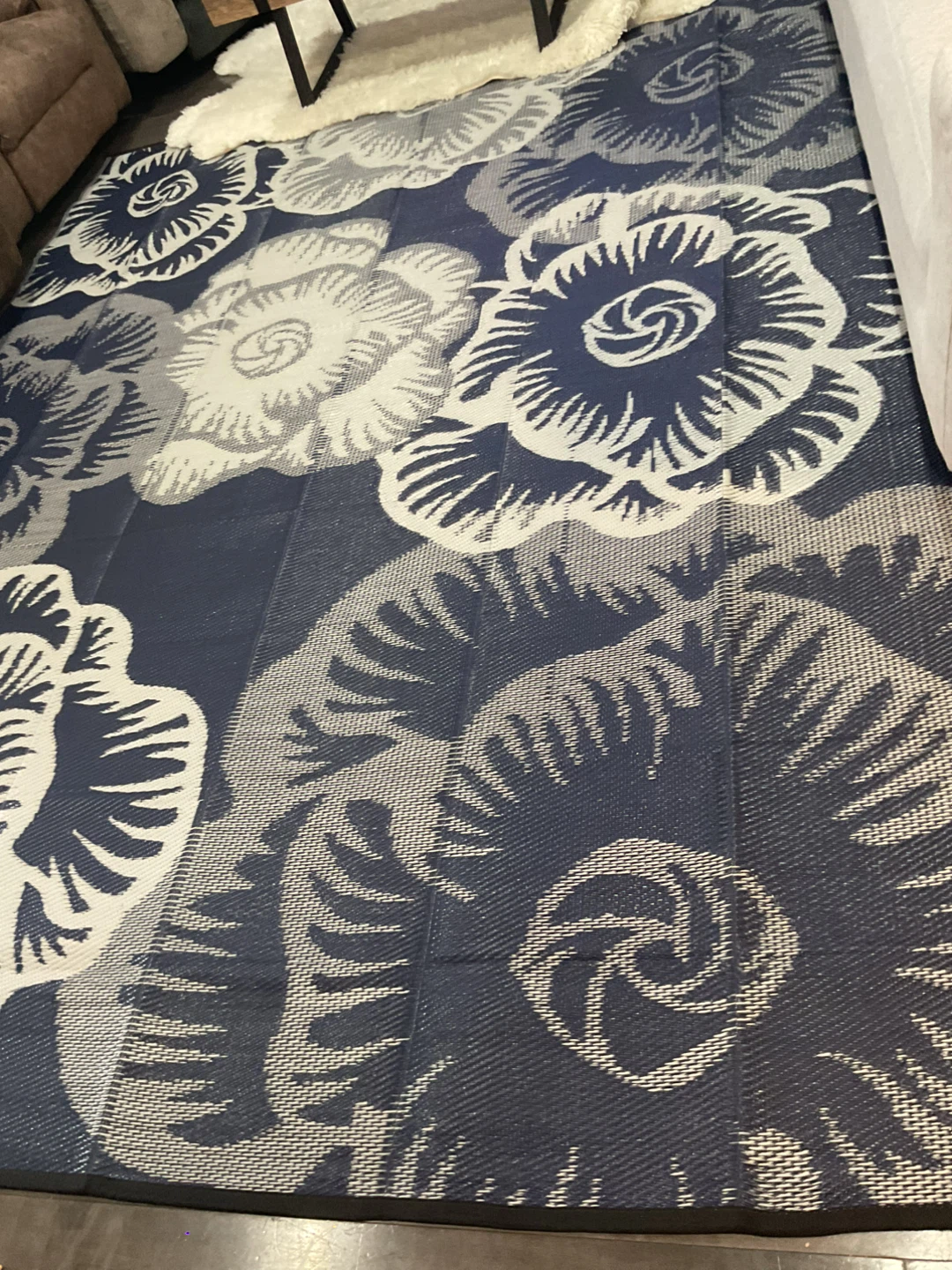 Navy & White Floral Outdoor Rug - photo 4