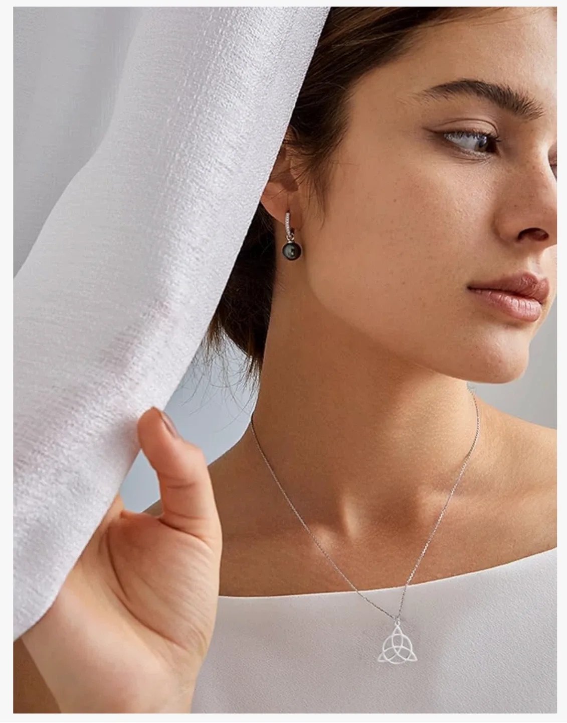 Trinity Knot Pendant Necklace thumbnail