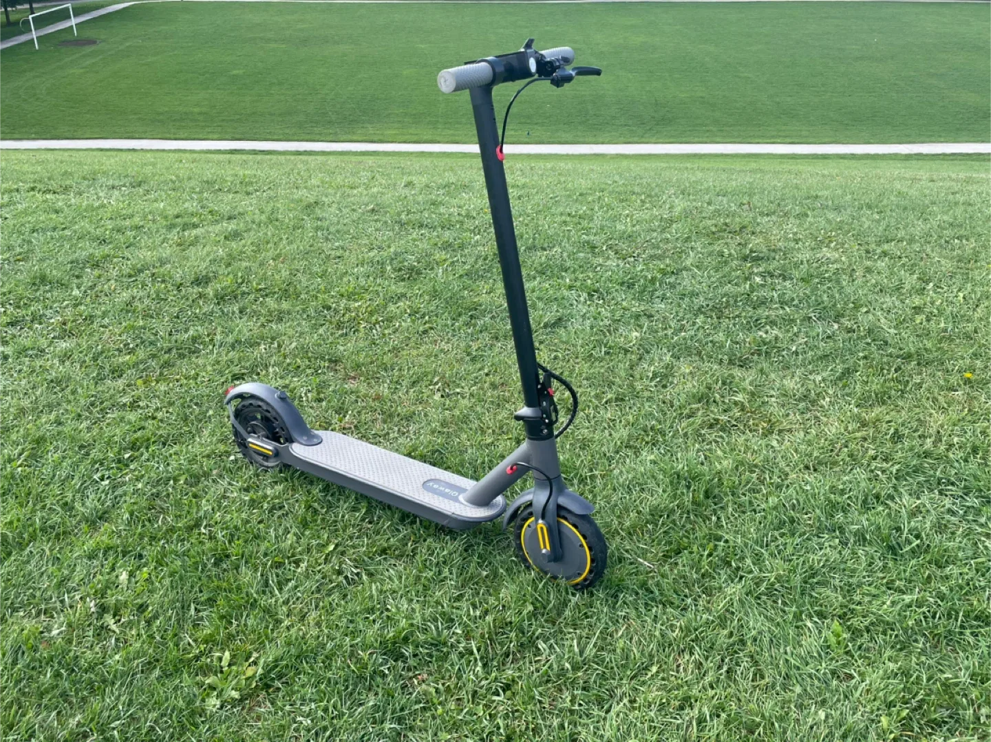 ⚡ Qlaway Electric Scooter – 31 KM/H SPEED! – $280 FIRM⚡ image indicator(2)