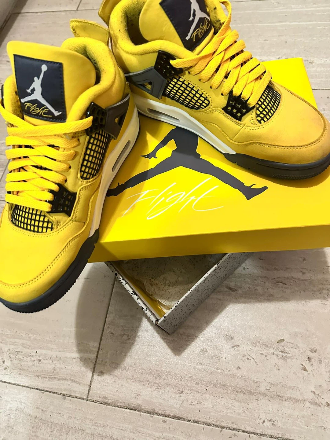Air Jordan 4 Retro Lightning (2021) Size 8