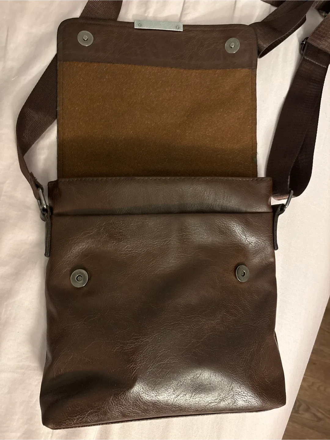 Jeep Buluo Brown Leather Messenger Bag image indicator(2)